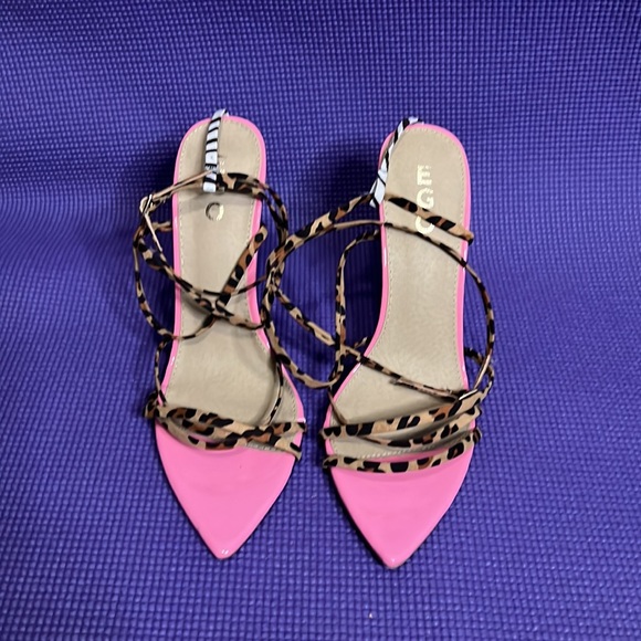 LOVIN’ EGO STRAPPED HEELS - Picture 3 of 5